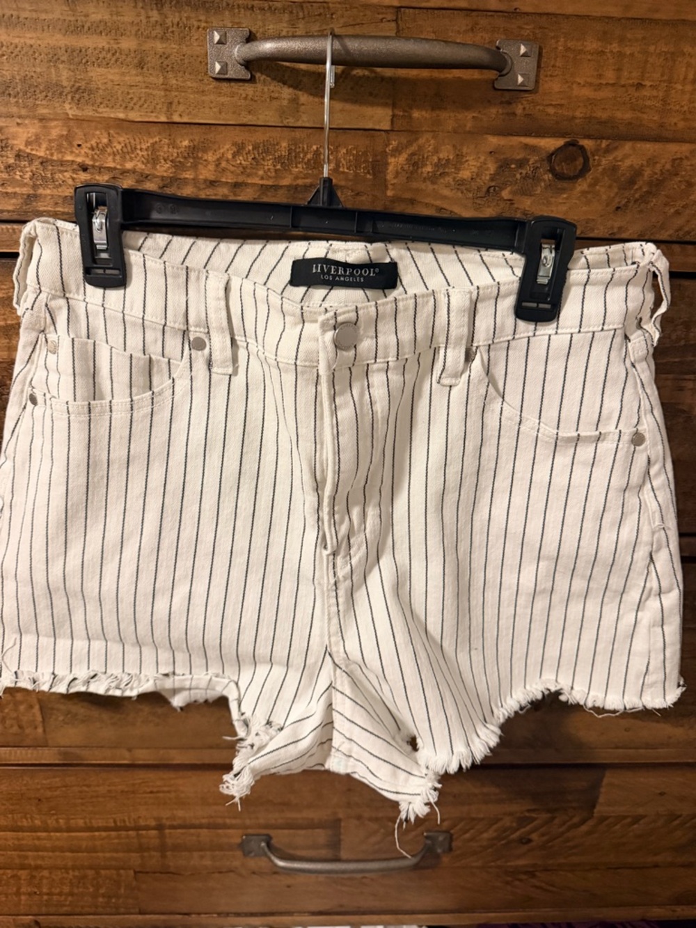 Liverpool Los Angeles Cream Pinstripe Frayed Hem Shorts Size 12